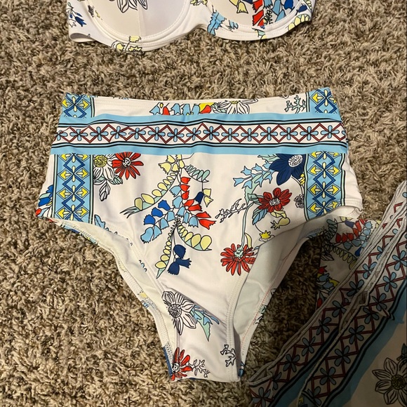 Floral SHEIN Bikini Set - Picture 3 of 8